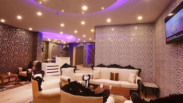 Coin salon dans le hall