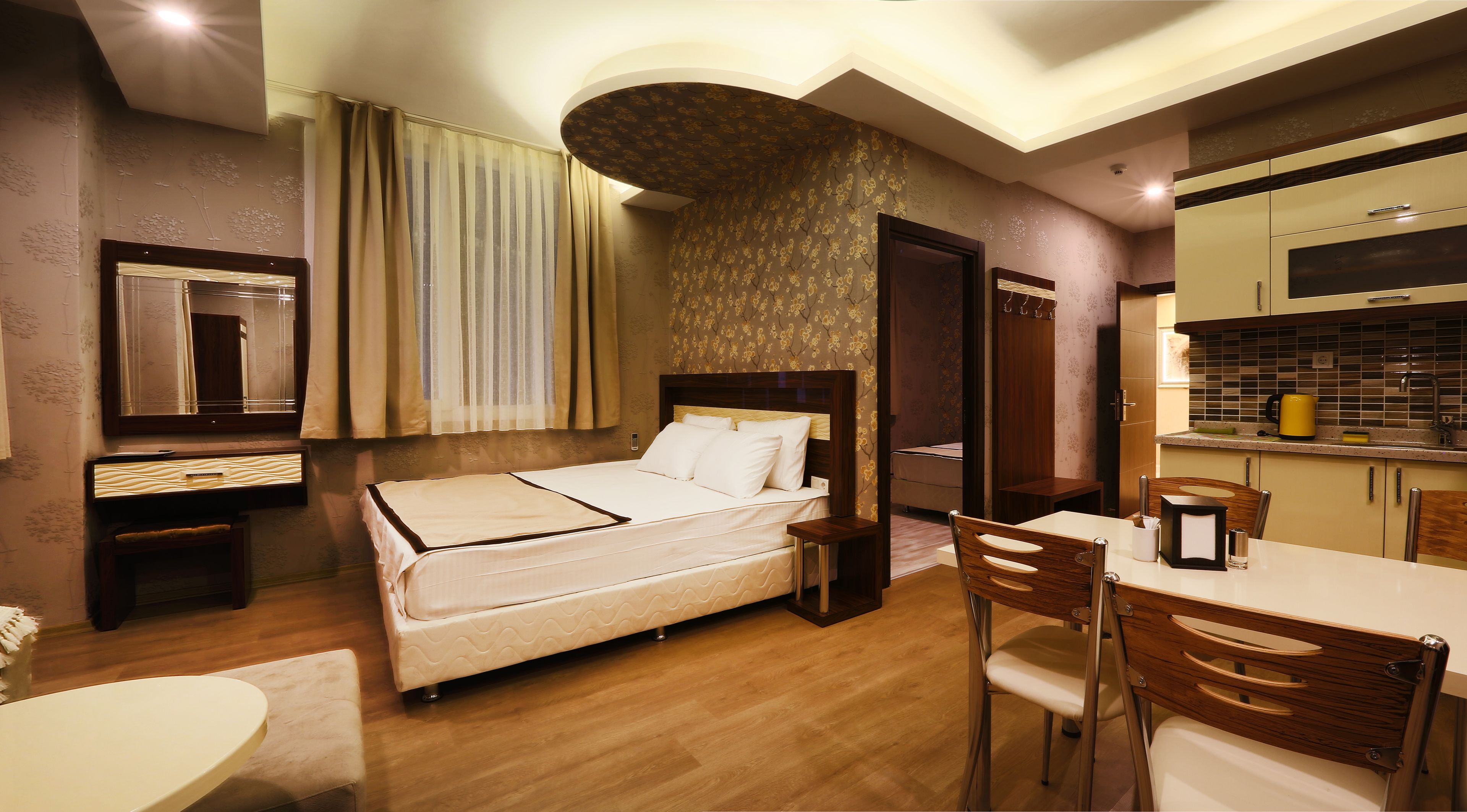 deluxe double room | 1 bedroom, minibar, in-room safe, desk