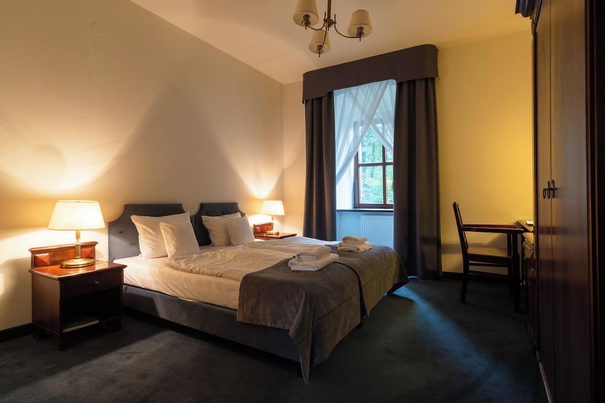 double or twin room | 1 bedroom, desk, bed sheets