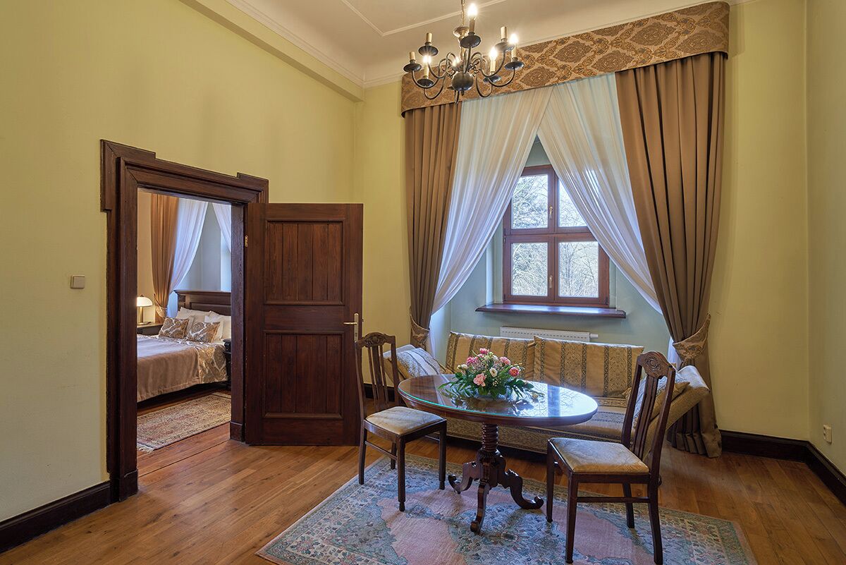 superior apartment | 1 bedroom, desk, bed sheets