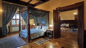Luxury Apartment | 1 bedroom, desk, bed sheets