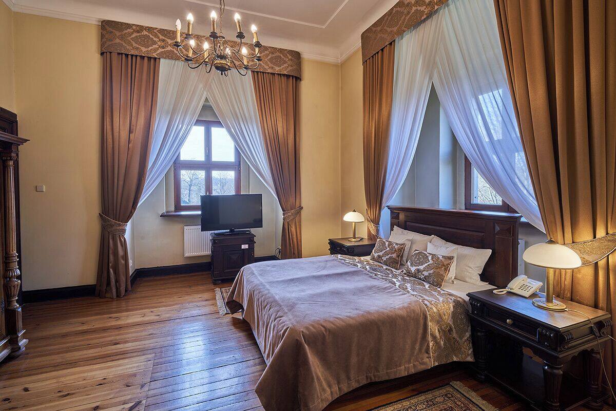 superior apartment | 1 bedroom, desk, bed sheets