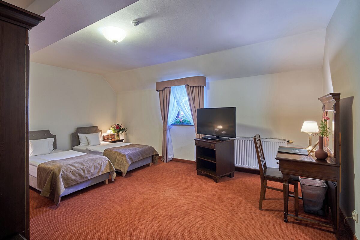 double or twin room | 1 bedroom, desk, bed sheets