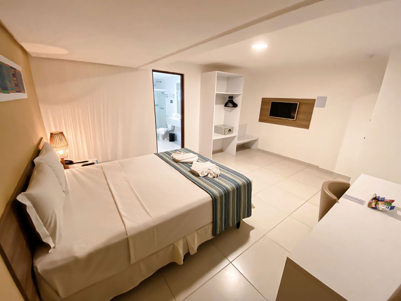 Bar mini, peti besi dalam bilik, meja, Wi-fi percuma 