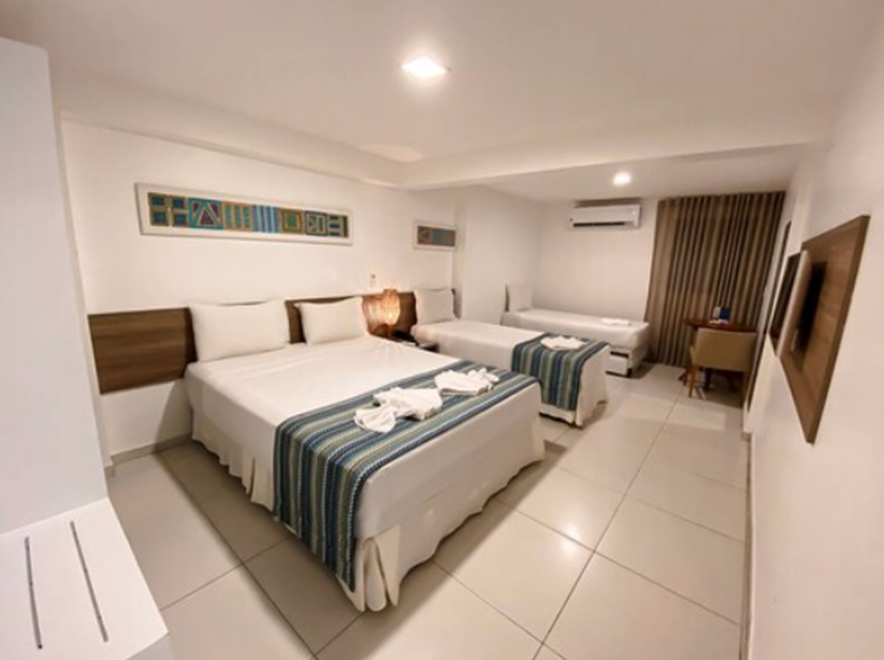 Bar mini, peti besi dalam bilik, meja, Wi-fi percuma 