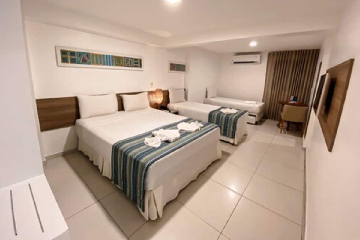 Bar mini, peti besi dalam bilik, meja, Wi-fi percuma