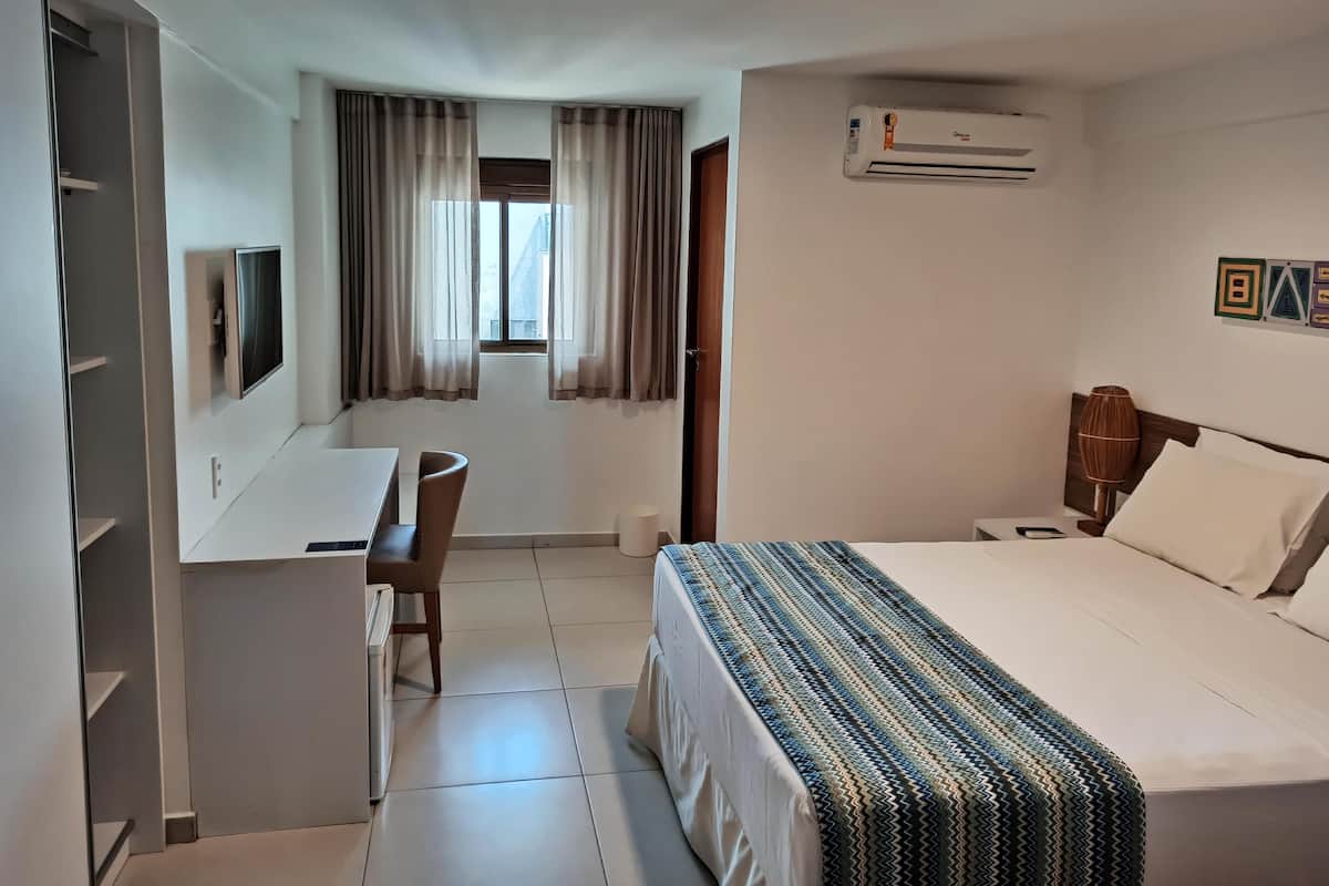 ミニバー、セーフティボックス (室内)、デスク、WiFi (無料)