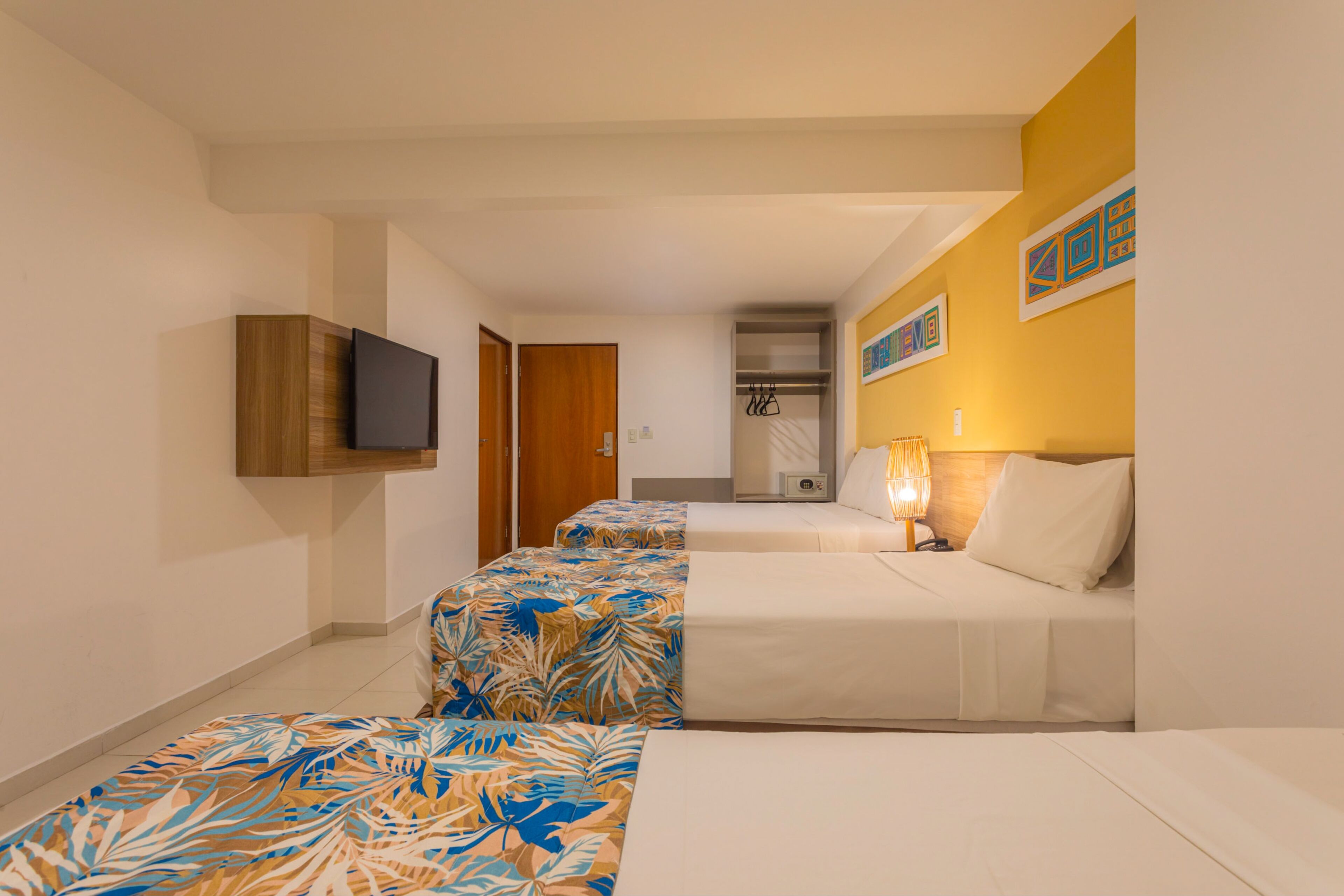 big family | minibar, in-room safe, desk, free wifi