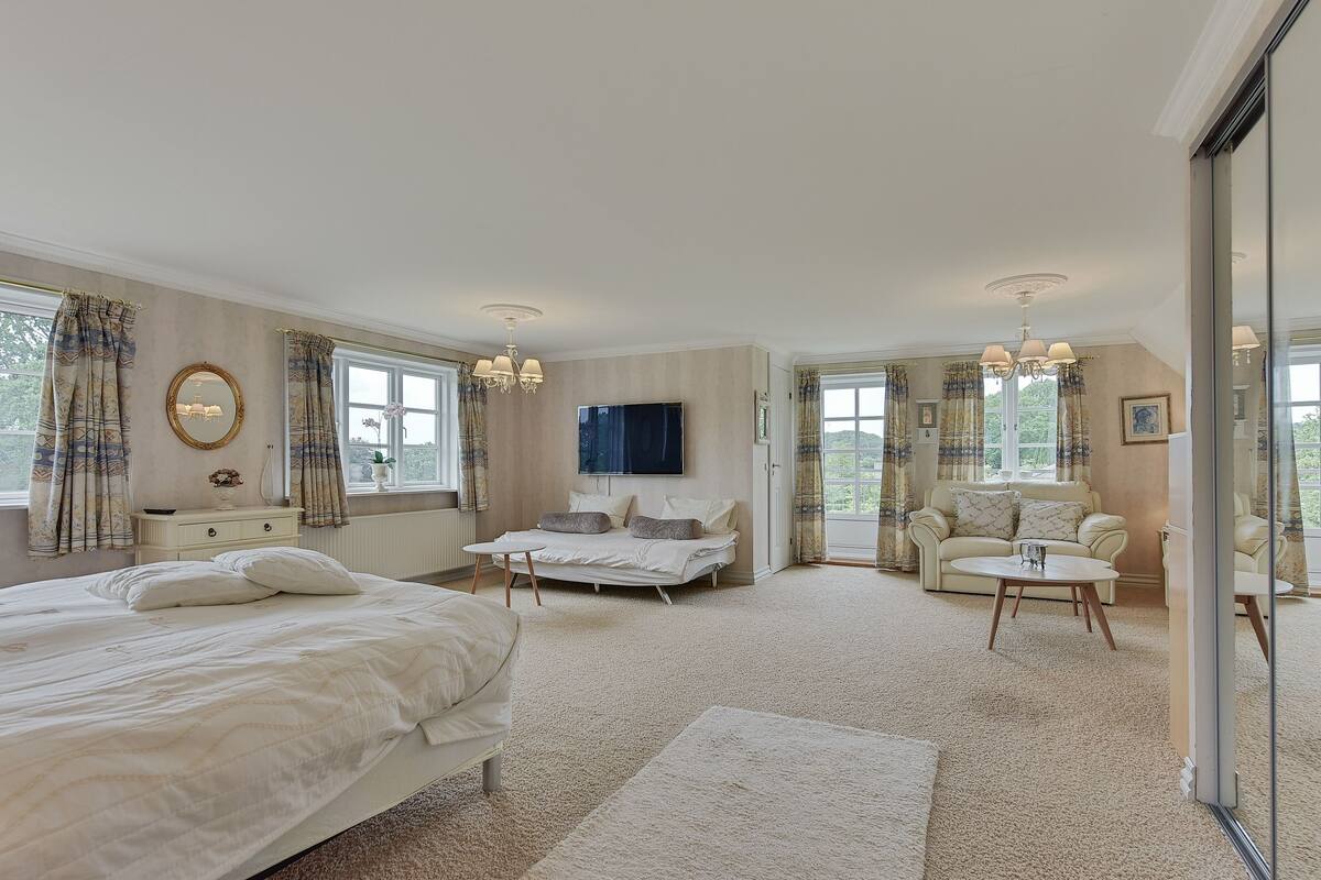 Suite | WiFi (free), bed sheets