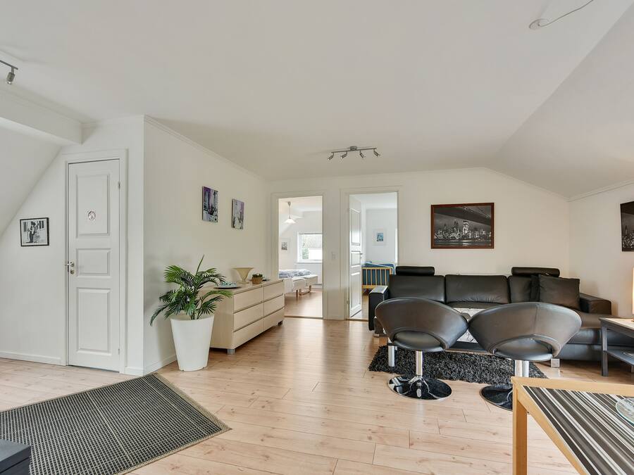 3 bedrooms, individually decorated, individually furnished