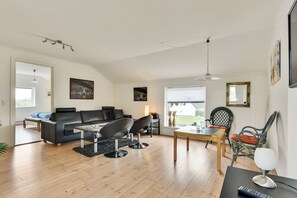 Apartment, 3 Bedrooms | 3 bedrooms, individually decorated, individually furnished