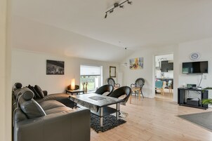 Apartamento, 3 habitaciones | 3 dormitorios, sistema de insonorización, tabla de planchar con plancha