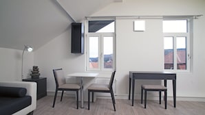 غرفة مزدوجة كلاسيكي ة | منطقة المعيشة | تلفزيون بشاشة مسطحة
