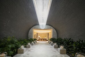 Couples treatment rooms, hot tub, body treatments, aromatherapy