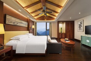 Deluxe Suite, 1 Katil Raja (King) | Bar mini, peti besi dalam bilik, langsir/tirai gelap terus 