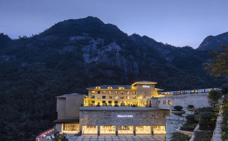Exterior. Hilton Sanqingshan Resort