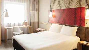 Habitación estándar doble, 1 cama doble o 2 individuales | Escritorio, sistema de insonorización, tabla de planchar con plancha