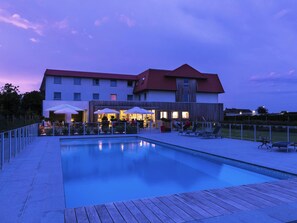 Outdoor pool, sun loungers