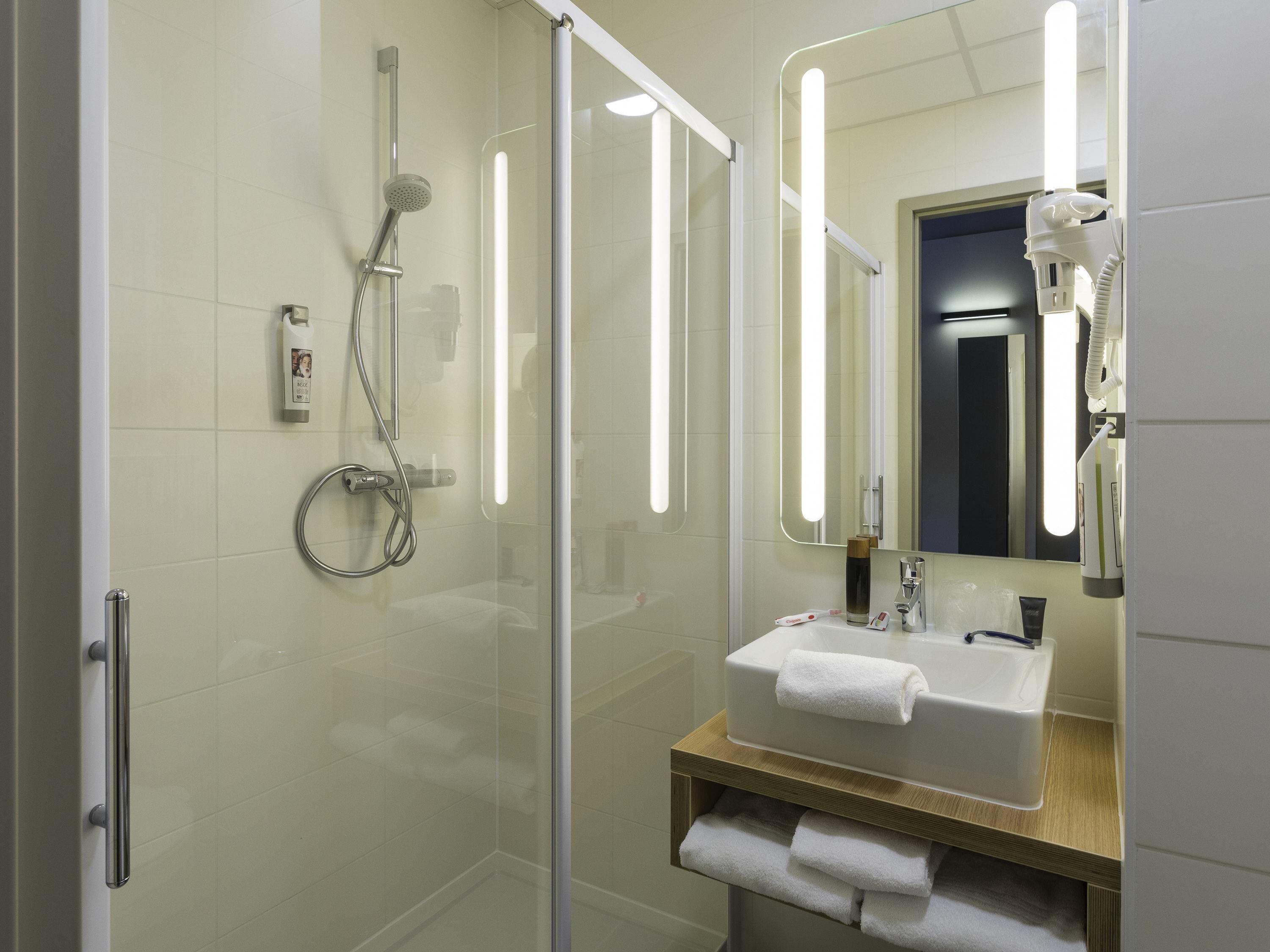 superior room, 1 double or 2 single beds | desk, soundproofing, iron/ironing board, free cots/infant beds