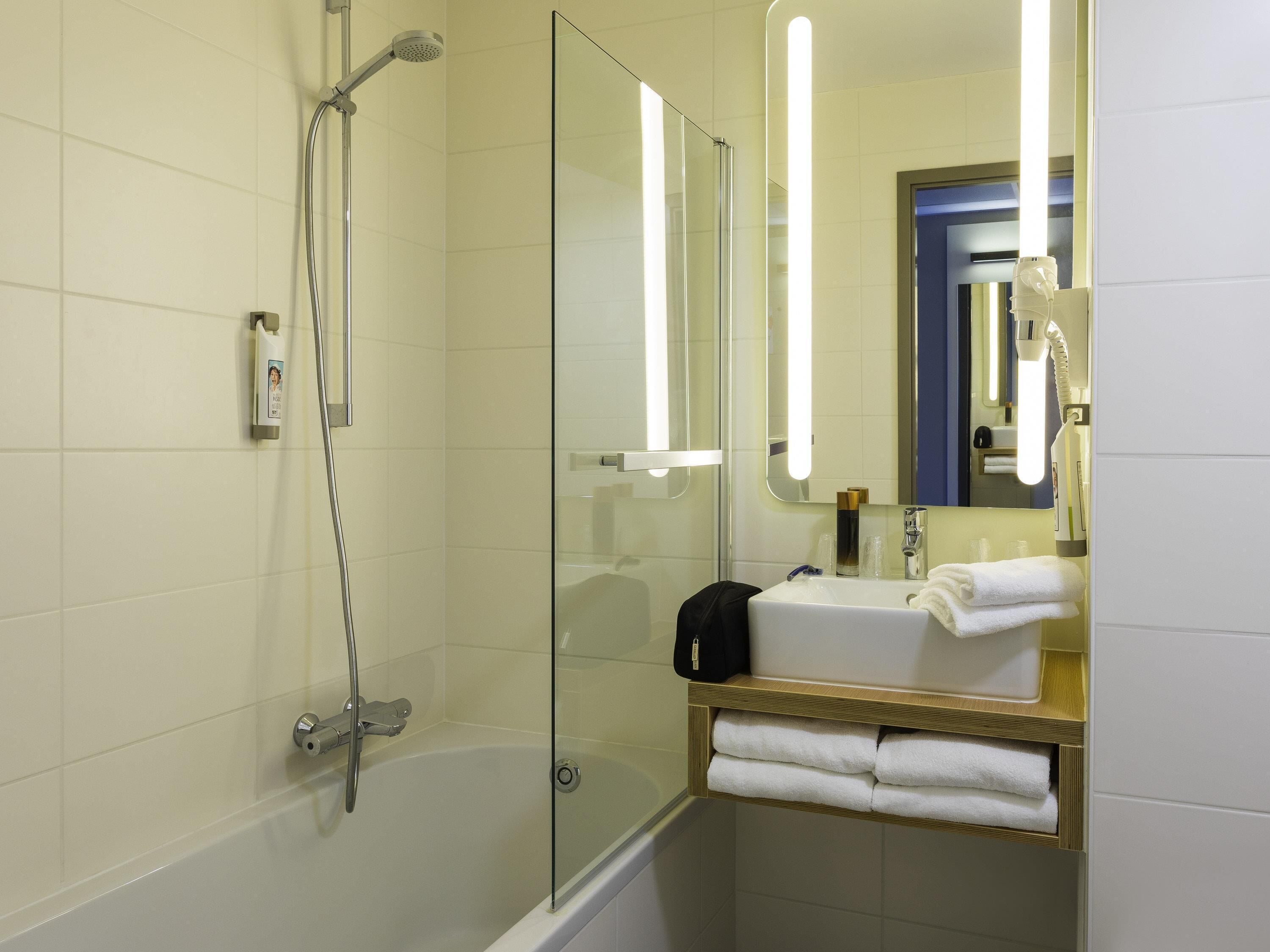 superior room, 1 double or 2 single beds | desk, soundproofing, iron/ironing board, free cots/infant beds