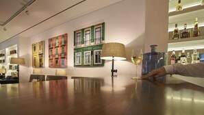 Bar (on property) - Portobay Marques (Lisbon)