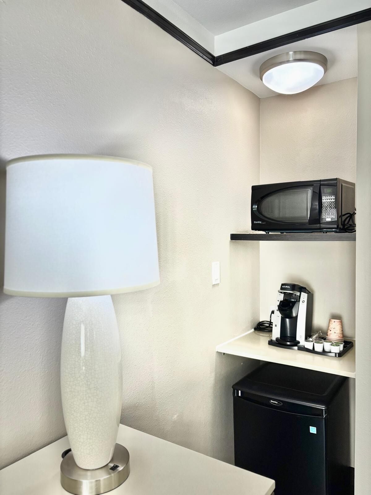 42-inch lcd tv with premium tv channels, tv