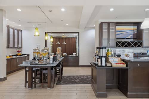 Café da manhã com buffet todos os dias mediante uma taxa
