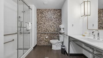 Standard Room, 1 King Bed, Mobility Accessible | Bathroom | Free toiletries, towels