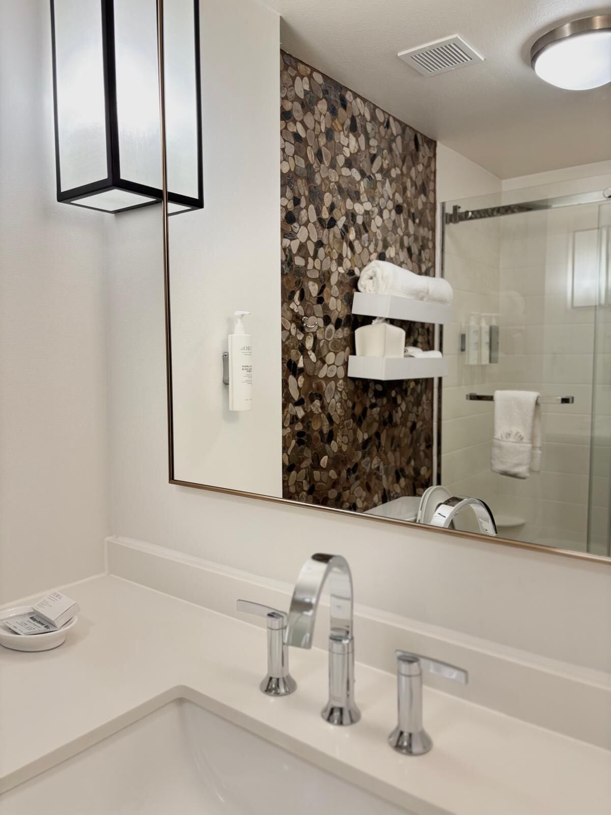 free toiletries, towels