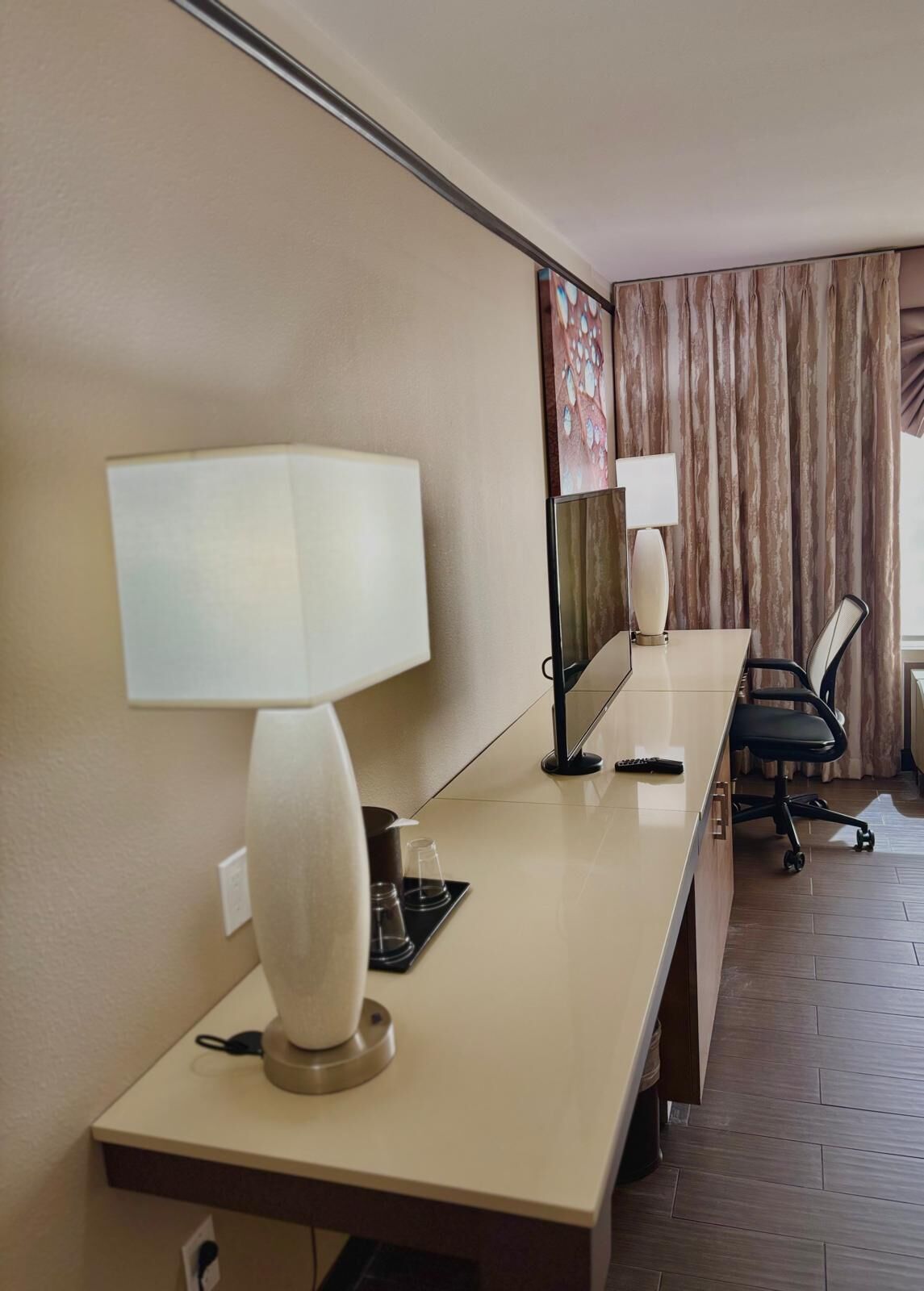 42-inch lcd tv with premium tv channels, tv