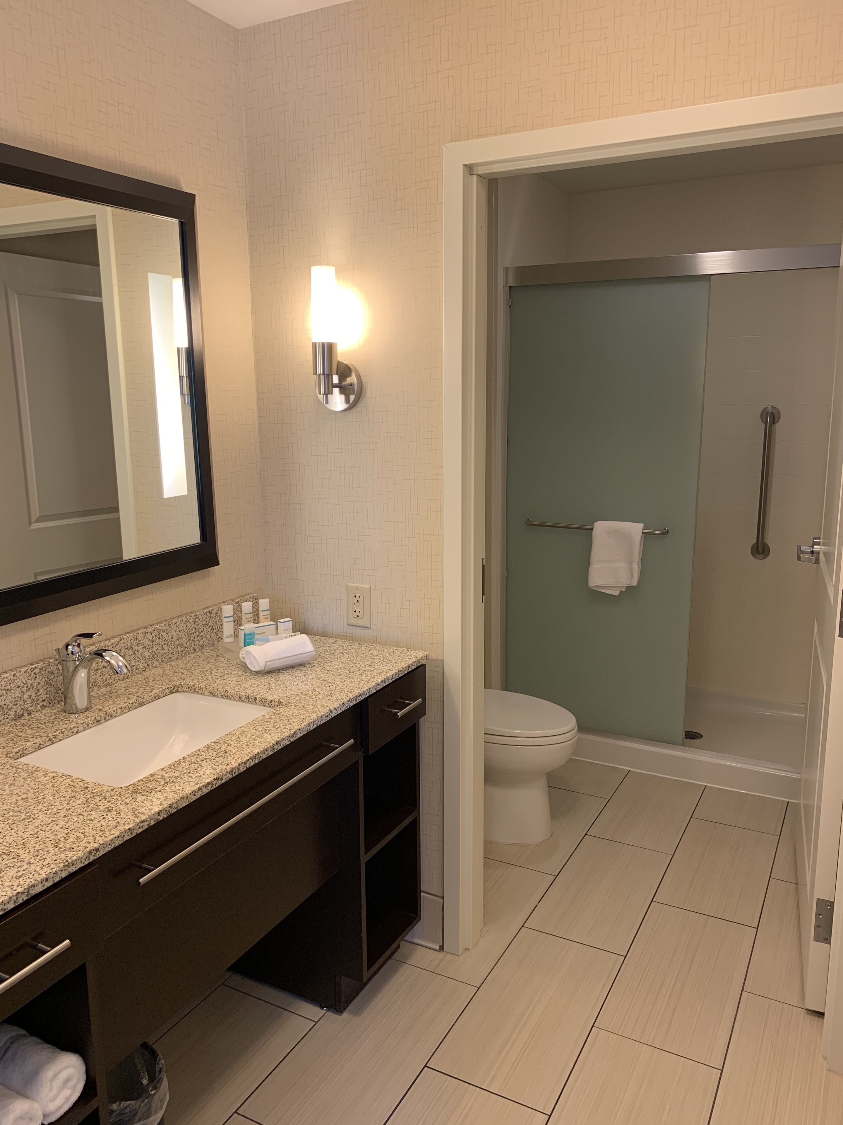 combined shower/bathtub, free toiletries, hair dryer, towels