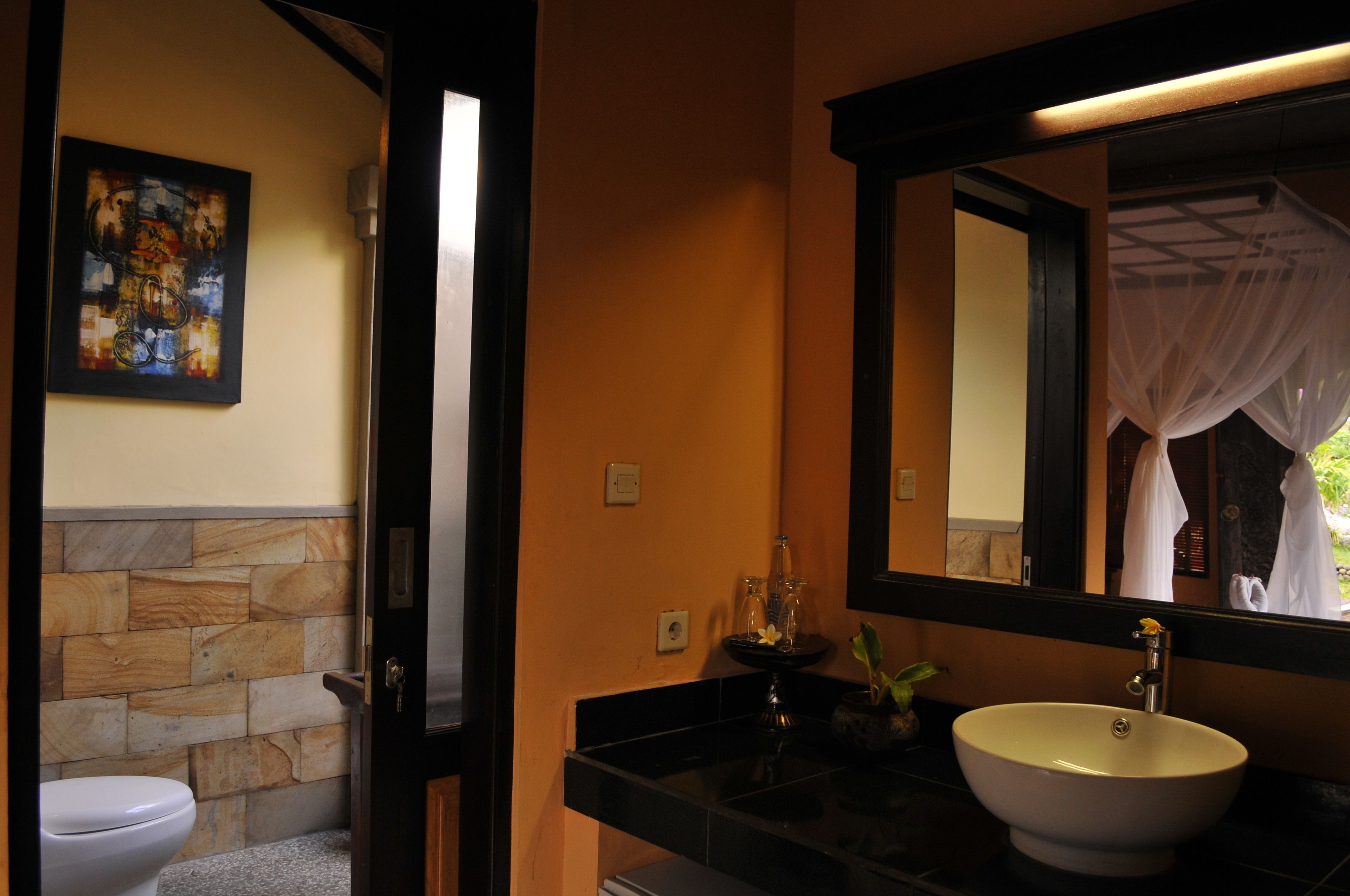 deluxe room | bathroom | shower, free toiletries, hair dryer, towels