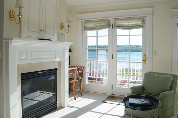 Trillium | Living area | Flat-screen TV, fireplace, DVD player