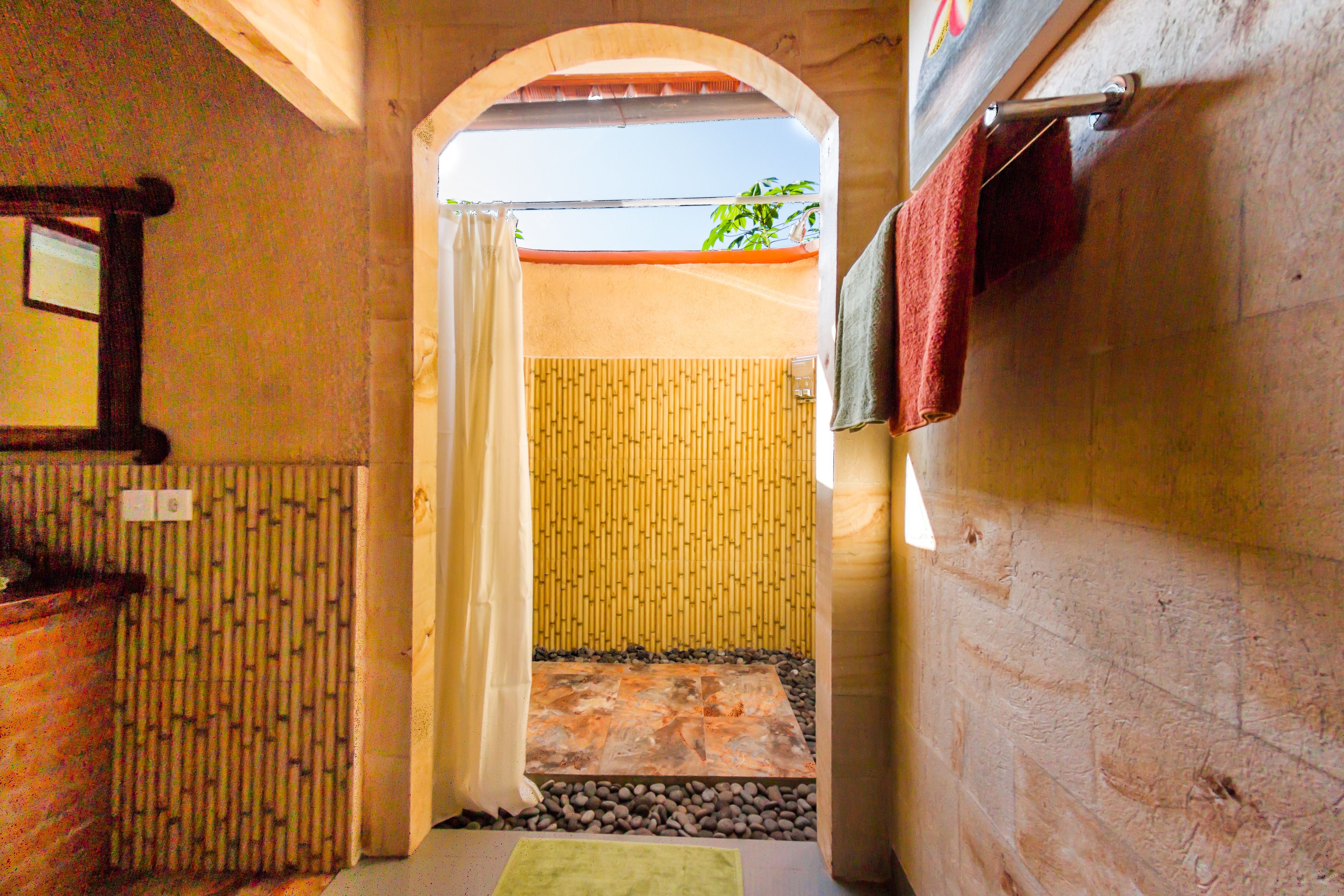 deluxe bungalow, 1 double bed, garden view | bathroom | shower, free toiletries, hair dryer, towels