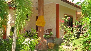 مكتب وواي فاي مجانًا وملاءات أسرّة