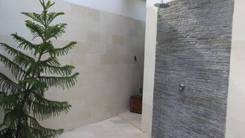 Shower kamar mandi