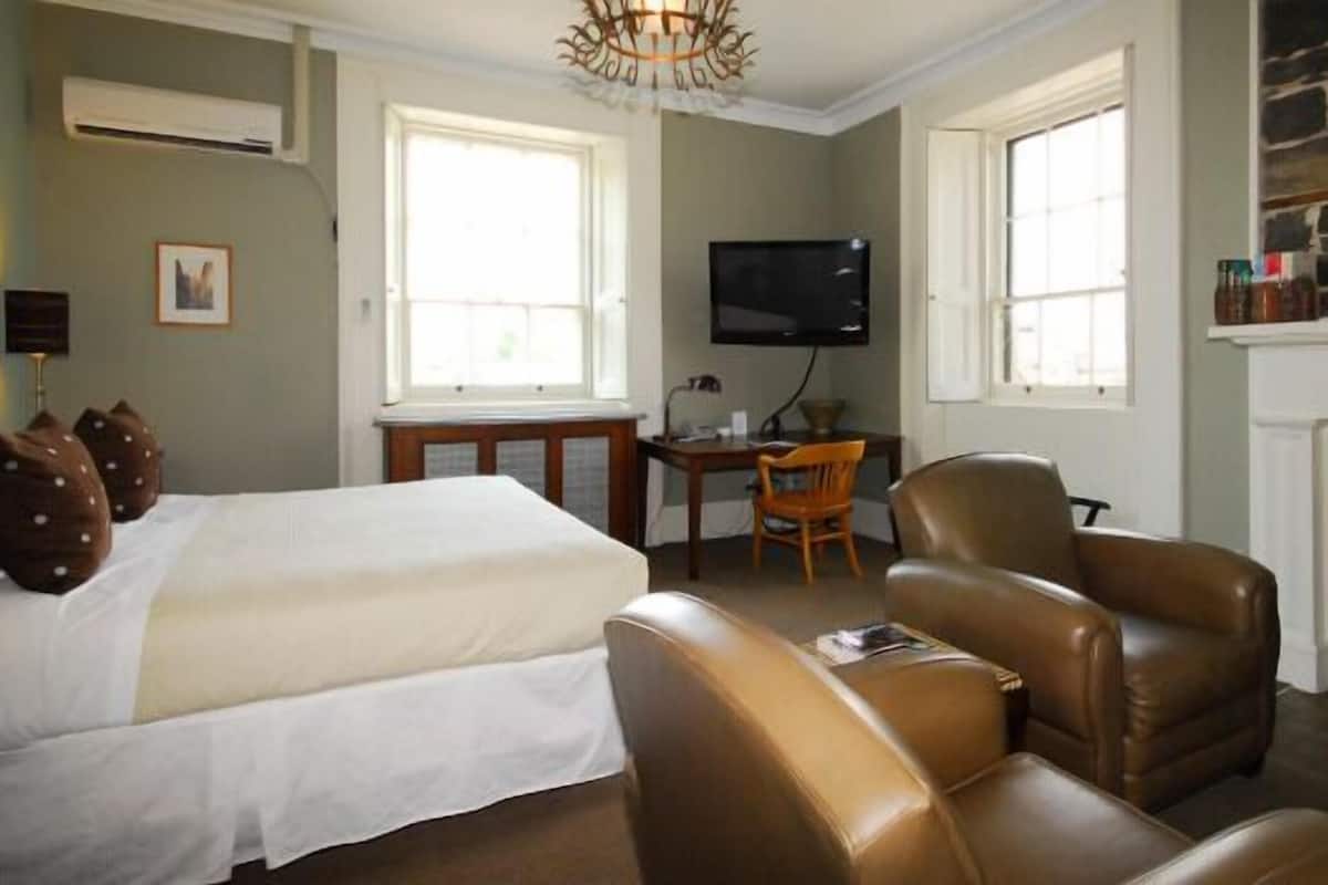 Room, 1 King Bed | Individually decorated, individually furnished, desk, iron/ironing board