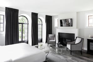 Individually decorated, individually furnished, desk, iron/ironing board - Frontenac Club, an Ascend Collection Hotel (Kingston)