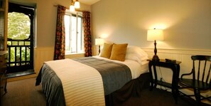 Miller Suite | Individually decorated, individually furnished, desk, iron/ironing board - Frontenac Club Inn (Kingston)