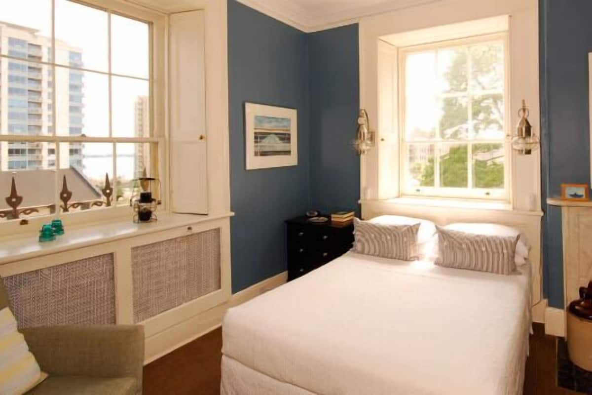 Room, 1 Queen Bed | Individually decorated, individually furnished, desk, iron/ironing board