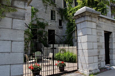 Frontenac Club Inn