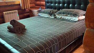 Standard Chalet, 1 Bedroom (Four Poster Bed) | 2 bedrooms, Egyptian cotton sheets, premium bedding, down duvets