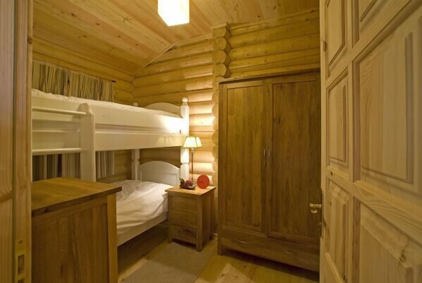 Standard Chalet, 2 Bedrooms (Four Poster Bed)