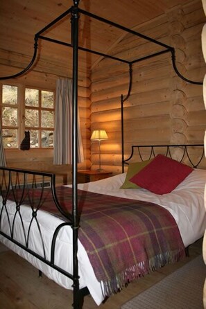 Standard Chalet, 1 Bedroom (Four Poster Bed) | 2 bedrooms, Egyptian cotton sheets, premium bedding, down comforters - BCC Loch Ness Log Cabins (Inverness)