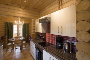 Standard Chalet, 2 Bedrooms (Four Poster Bed) | Private kitchen | Fridge, microwave, oven, stovetop