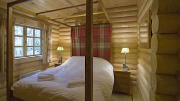 Standard Chalet, 2 Bedrooms (Four Poster Bed) | 2 bedrooms, Egyptian cotton sheets, premium bedding, down comforters