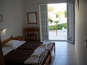 Studio, Sea View | In-room safe, iron/ironing board, free cots/infant beds, rollaway beds