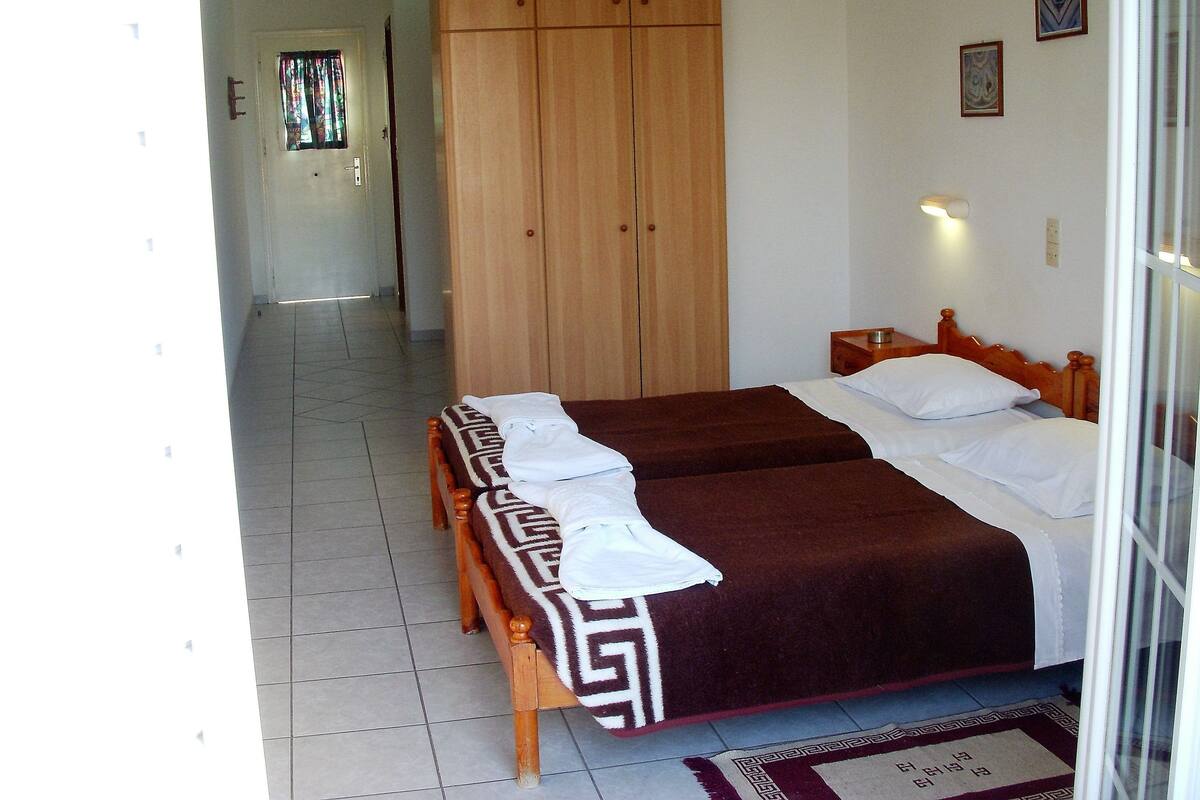 Studio, Sea View | In-room safe, iron/ironing board, free cots/infant beds, rollaway beds