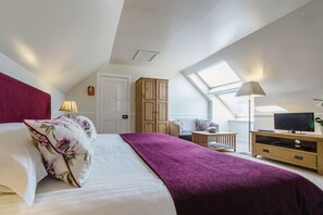 Setrika/meja setrika, Wi-Fi gratis, dan seprai linen