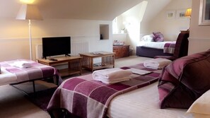 Setrika/meja setrika, Wi-Fi gratis, dan seprai linen